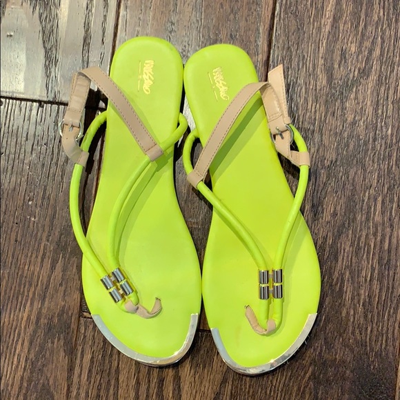 Mossimo Supply Co. Shoes - Neon yellow/gold sandals ☀️